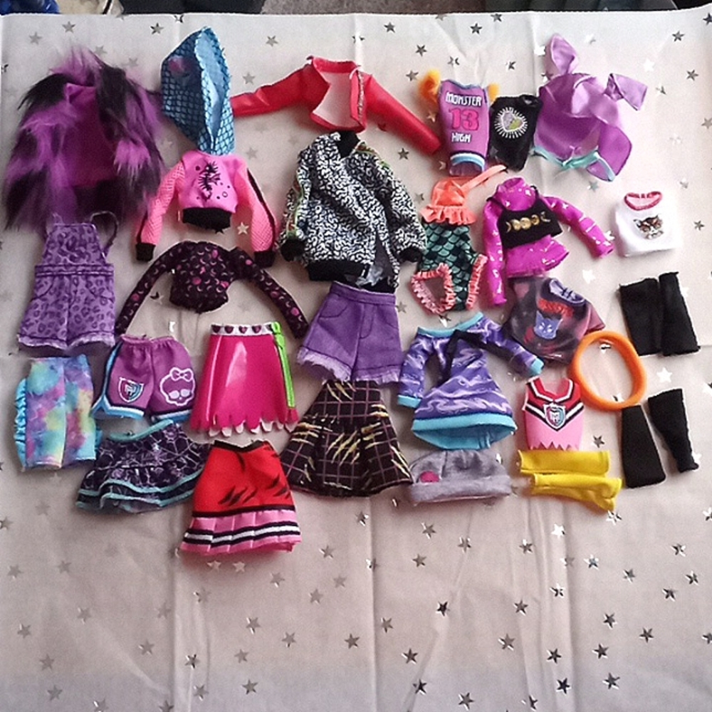 Monster High Clothing Lot